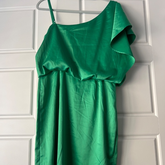 Green dress - Picture 3 of 4